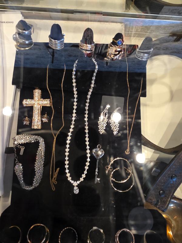 Sale Photo Thumbnail #35