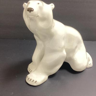 Lomomosov Porcelain Polar Bear Figure