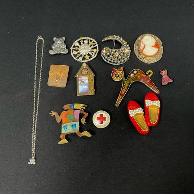 Vintage Brooches Galore