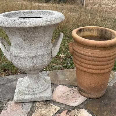 Pair of outdoor pots 
