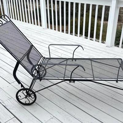 Sturdy, metal chaise lounger, black 