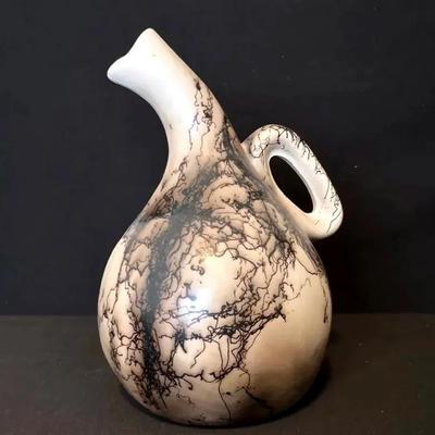 Native American Navajo Horsehair Pottery Vase