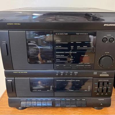 Sylvania Stereo System with Speakers