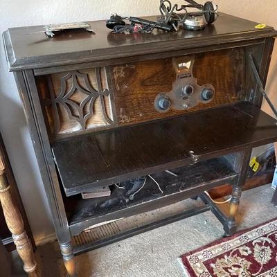 Standard Broadcast Cabinet Radio 