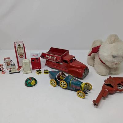 Vintage Toys - Mini Figurines, Tin Toys & Wind Up Cat