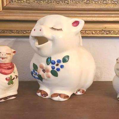 Vintage Smiley USA Pottery Pig Pitchers And Salt Shaker