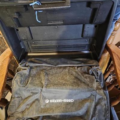 Silver Reed 8750 Typewriter 