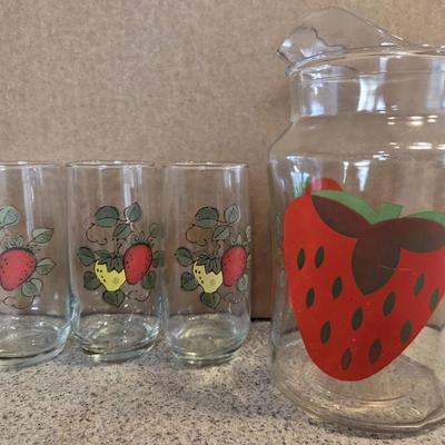 4 Piece Glass Strawberry Set With 3 Cups And Pitcher
