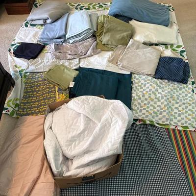 King size Bedsheets, Pillowcases, Throw Blankets, And Blankets