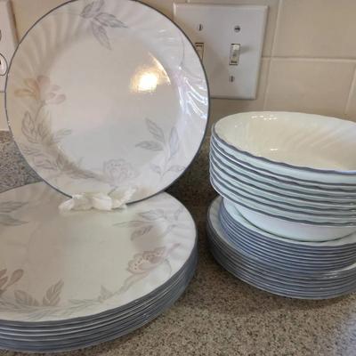 Setting For 8 Corelle By Corning Pink Trio Pattern Plate And Bowl Set