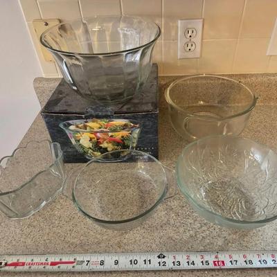 5 Piece Mixed Glass Salad And Serving Bowls