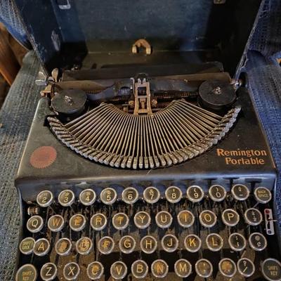 Vintage Remington Portable Typewriter 