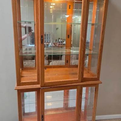Pulaski Oak Curio Cabinet With Mirrored Back, Adjustable Glass Shelves And Interior Lights