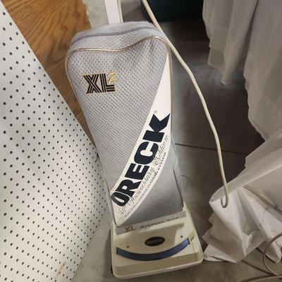 Oreck Vacuum Cleaner - Works!