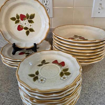  Mikasa "Strawberry Festival" Stoneware Made In Japan