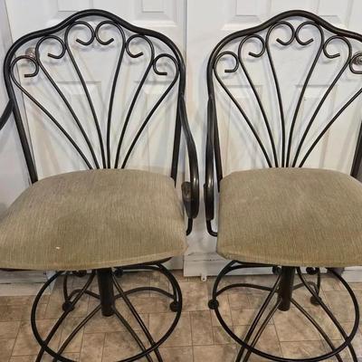 Set Of 2 Bar Stool Chairs Metal With Cushion