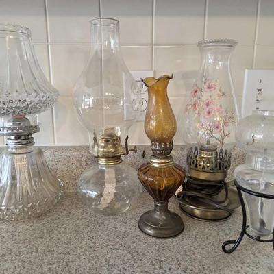 Hurricane Lamp Collection With Oil And Bulb Lamps