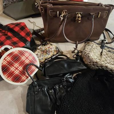 Assortment Of Purses & Handbags 