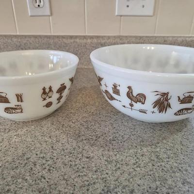 Set Of 2 Vintage PYREX Early American Design Pattern 