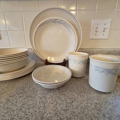 23 Piece Mixed Set Corelle Blue Lily By Corning