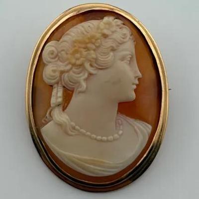 Antique Carved Shell Maiden’s Head Cameo 10k Yellow Gold Brooch