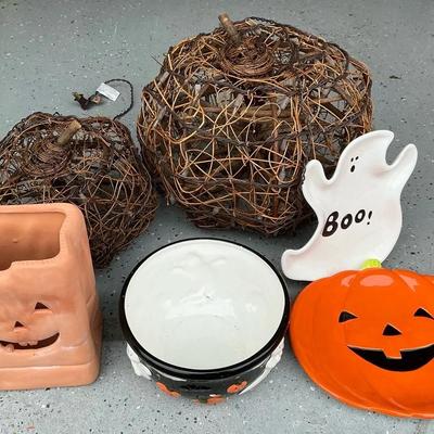 Light Up Pumpkin Baskets & Halloween Decor 