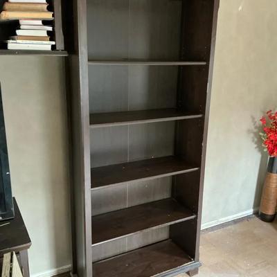 Wooden Bookshelf (LR4)