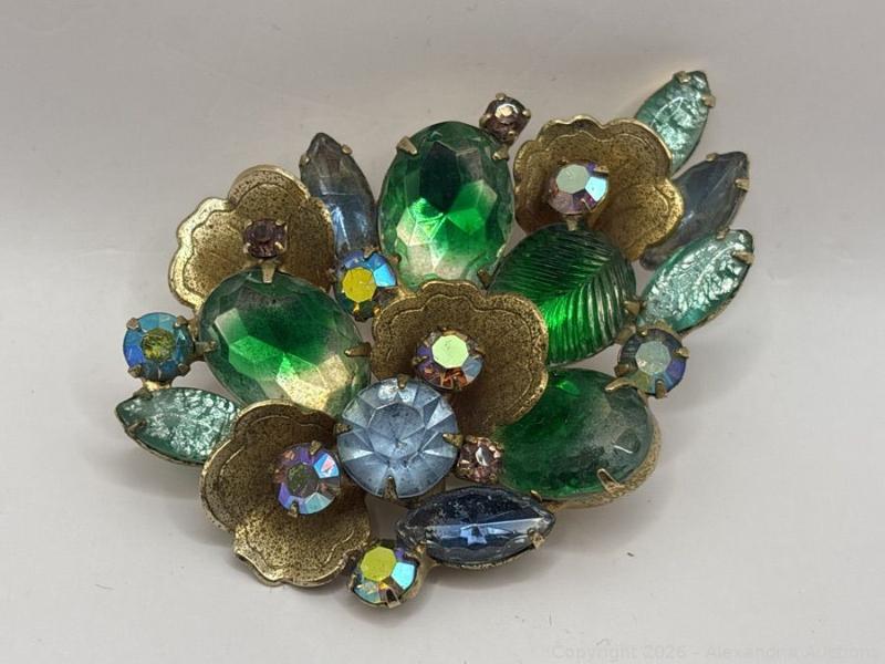 Sale Photo Thumbnail #52