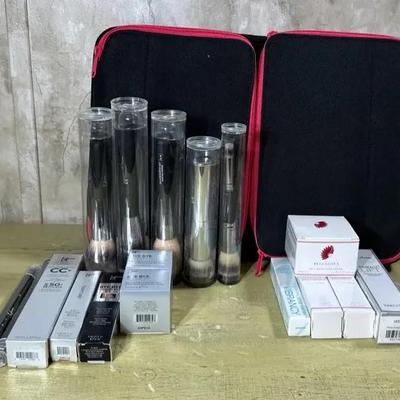 IT Makeup And accessories 