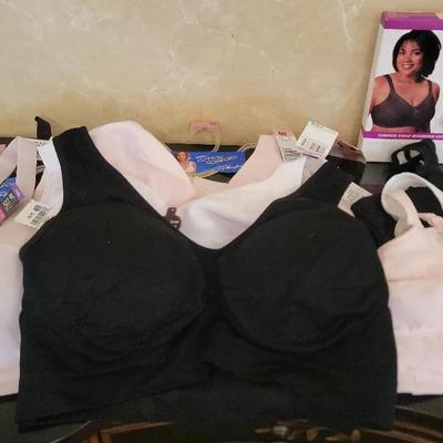Women's Bras 44D And 2X NWT 