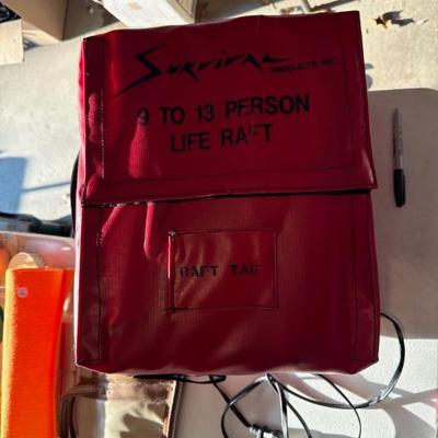 AIRPLANE 10-13 PERSON LIFE RAFT