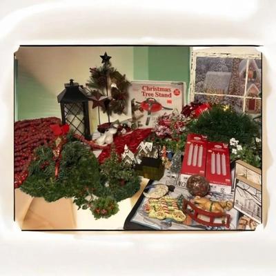 Wreaths And More Christmas Decor 