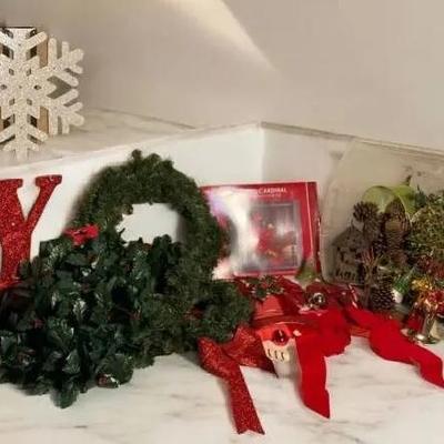Christmas Wreaths And Bows