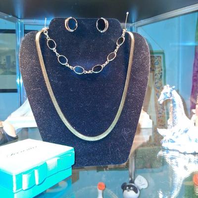 Sale Photo Thumbnail #18: Winard Gold Suite