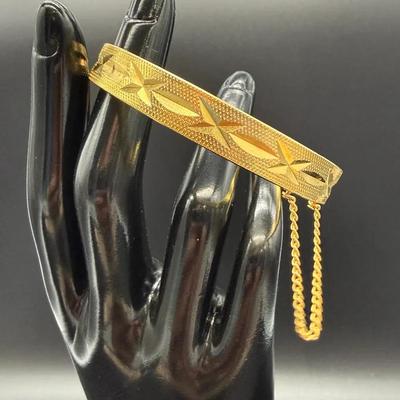 Vintage Gold Tone Hinged Bangle Bracelet w/ Safety Chain – Starburst Design – RGP 18K – 28.3g