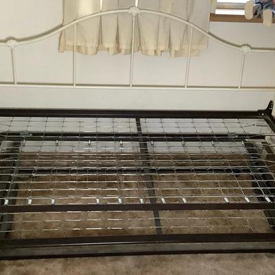 Metal Daybed Frame – White w/ Trundle