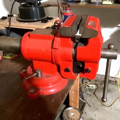  Large Swordfish Brand Bench Vise 120mm (TBV-204) – Heavy Duty, Swivel Base – Very Good Condition