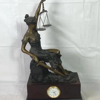 Lady Justice Figurine Clock – Bronze-Tone Statue with Scales