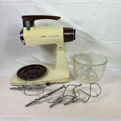 Vintage Sunbeam Stand Mixer w/ Glass Bowl & Attachments