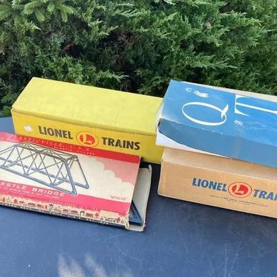 Vintage Lionel Train Set And Accessories