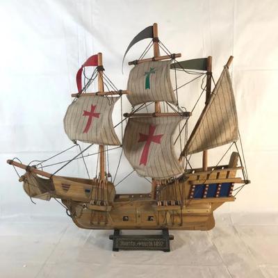 Santa María 1492 Decorative Model Ship – Wooden Sailing Vessel