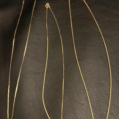 Gold Jewelry Lot – Necklaces with Pendant & Fine Chains
