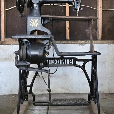 Singer 29K70 Industrial Patcher Sewing Machine (G)