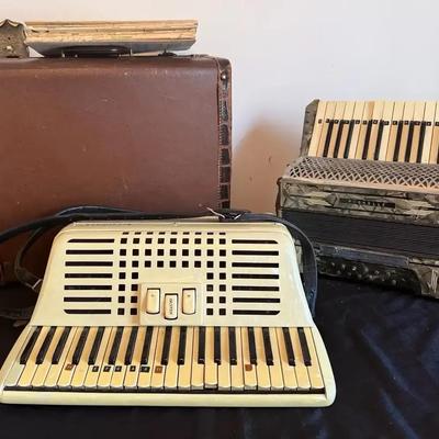 Accordions + (BR1)