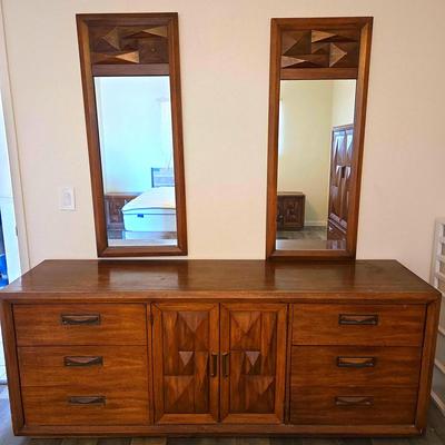 MCM Broyhill DiamondHead Collection 9 Drawer Lowboy Dresser Includes (2) Side By Side Tall Mirrors