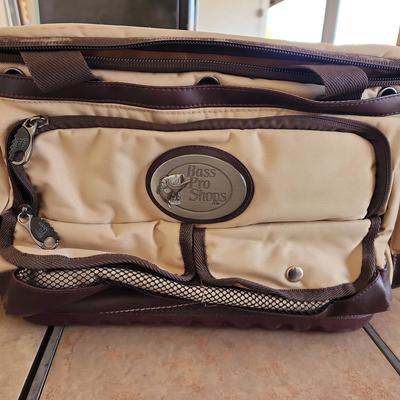 Really Nice Bass Pro Shop Fishing Supply Bag - 3 Organizing Containers In Bag, Lures, Bobbers, Etc