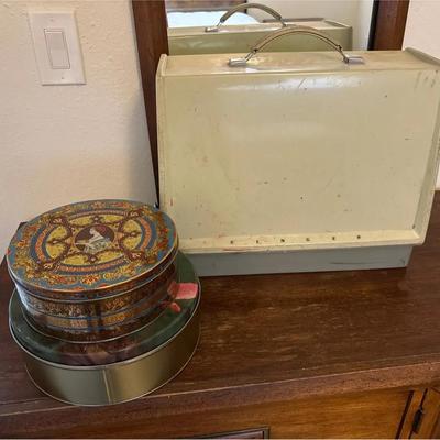 Vintage Singer Sewing Machine + Tin w/ Needles, Thimbles, Embroidery 