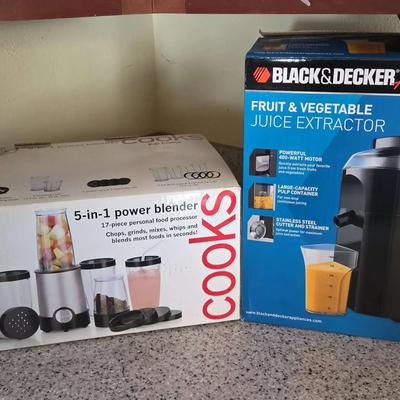 Kitchen Appliances - Black & Decker Juicer,  NEW! Cooks 5-in-1 Power Blender in Original Packaging