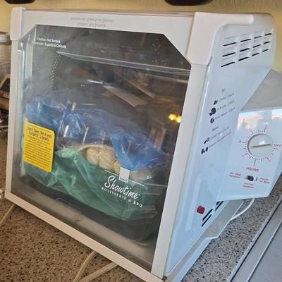 Showtime Rotisserie & BBQ Cooking Machine - Great Condition with Manuals & Cookbook