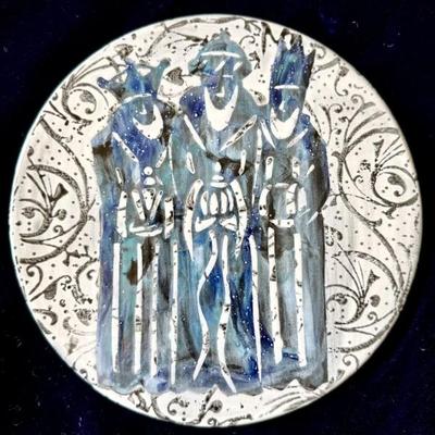 Sale Photo Thumbnail #18: Round Wall Plate Featuring Three Kings 